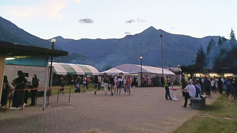 I soliti maleducati disturbano alla festa campestre, sabato sera rovinato a Vogogna